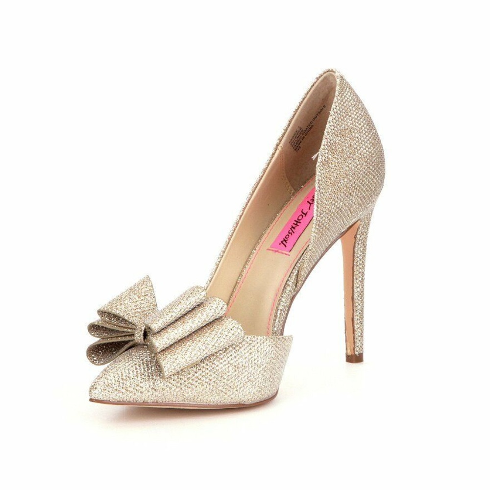 Gorgeous Betsey Johnson Prince d'Orsay Gold Pumps!